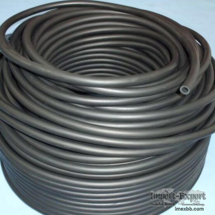 Fluororubber heat shrinkable tube