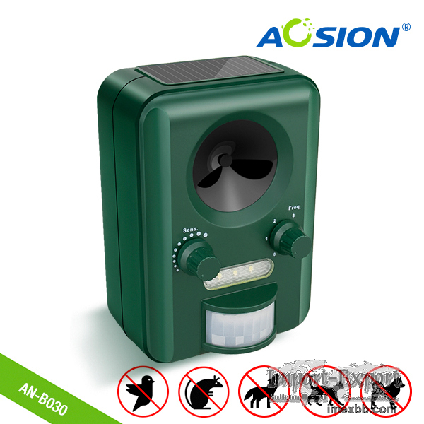 Solar animal repeller