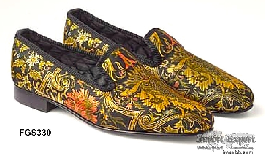 Men's embroidered velvet slippers	