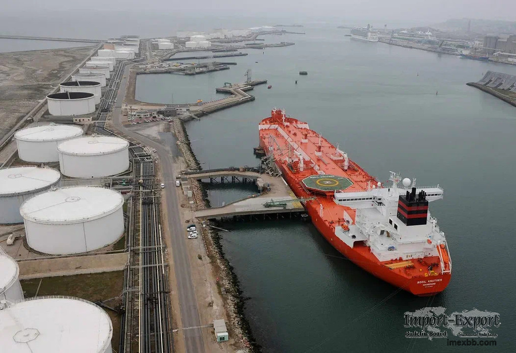 We sell JET A1 fuel and EN590 10PPM diesel.