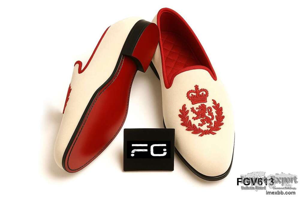 Red coat of arms velvet slippers