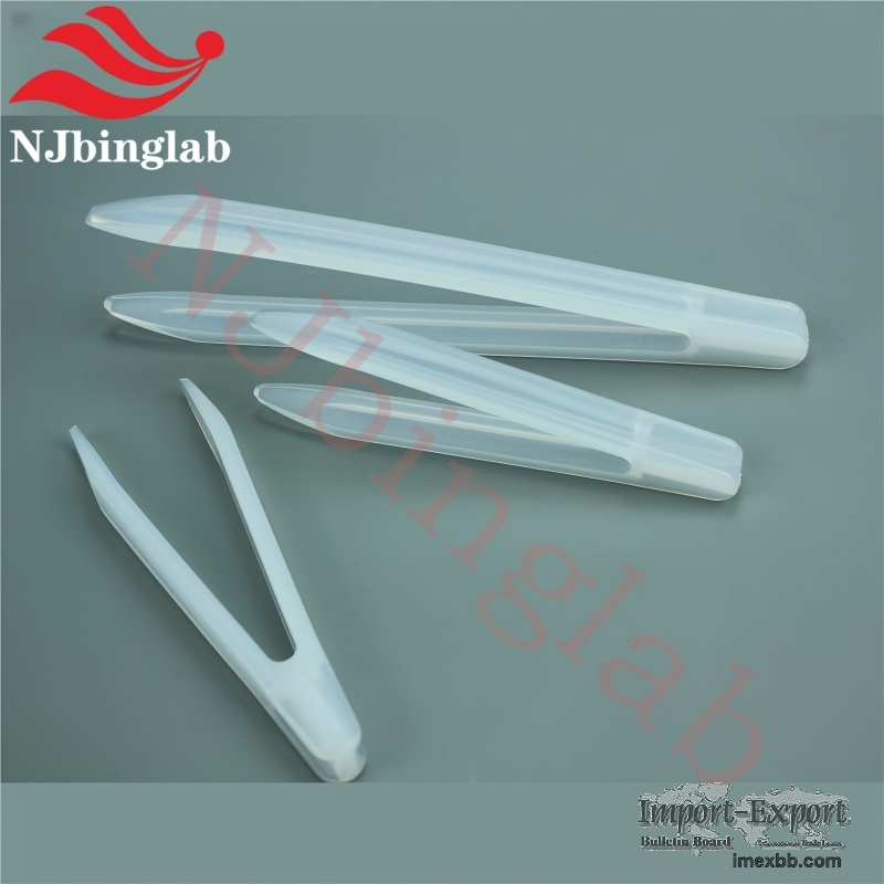 100mm PFA Tweezers Gripping Wafer Fragments for Semiconductor Industry