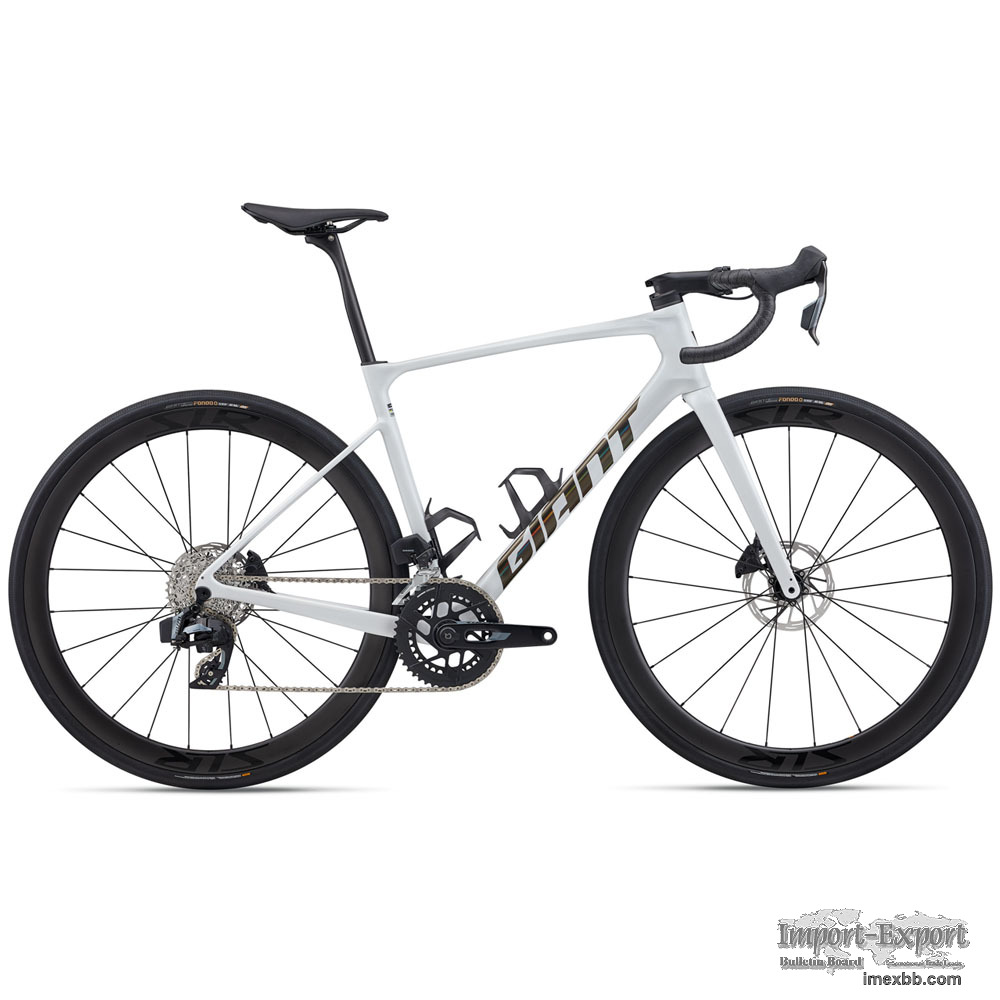 2026 Giant Defy Advanced Pro 1 Road Bike (KINGCYCLESPORT)