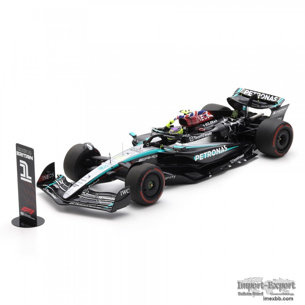Spark Mercedes F1 W15 w. Flag - 1st 2024 British Grand (MEGATRONTOYS)